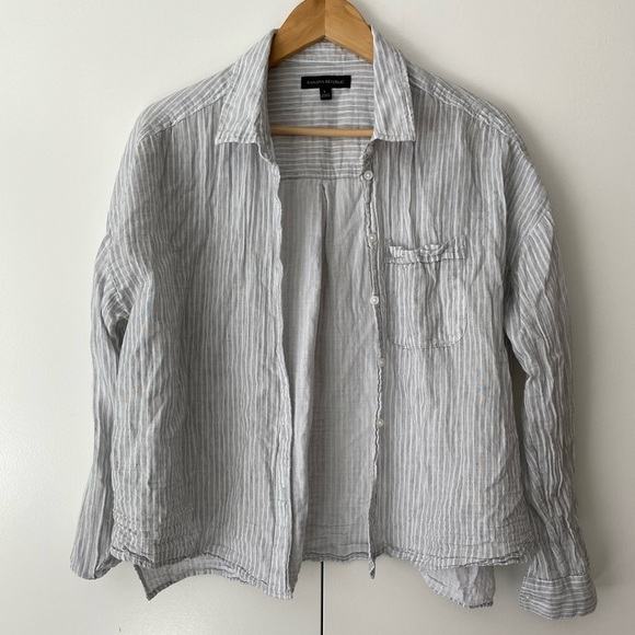 Banana Republic Tops - ($5) women’s BR beachy button down